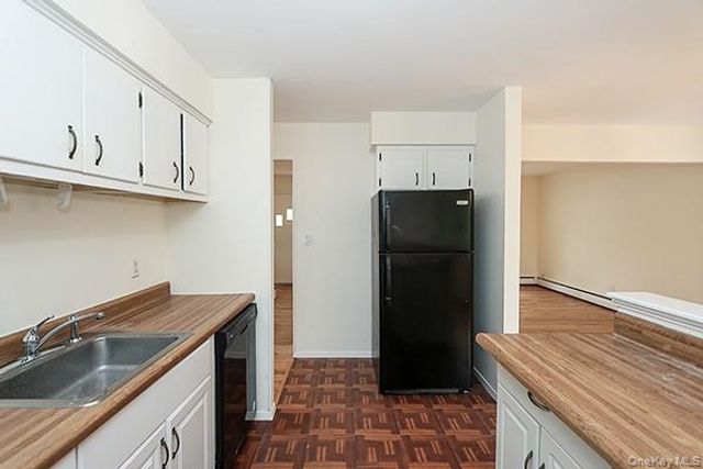 27 Potter Lane, Halesite, NY 11743