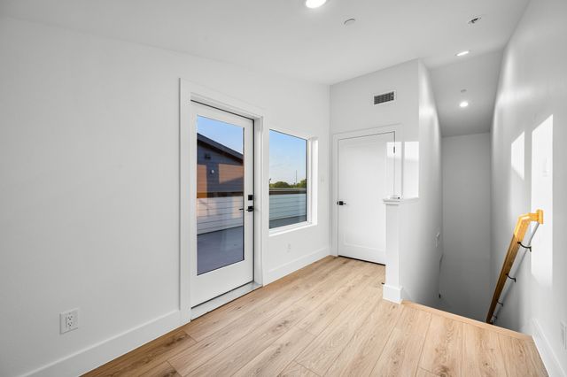 2203 Hondo Avenue 205, Dallas, TX 75219