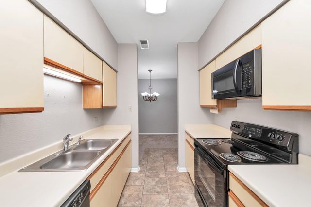 9850 Pagewood Lane 1304, Houston, TX 77042