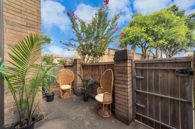 9850 Pagewood Lane 1304, Houston, TX 77042