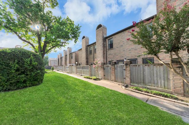 9850 Pagewood Lane 1304, Houston, TX 77042