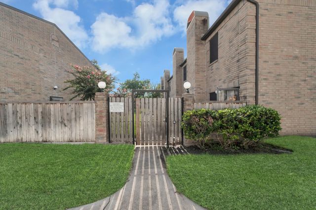 9850 Pagewood Lane 1304, Houston, TX 77042