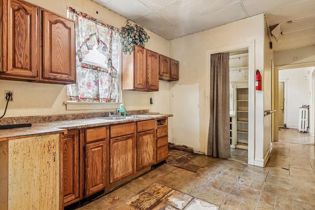 9605 S Winston Avenue, Chicago, IL 60643