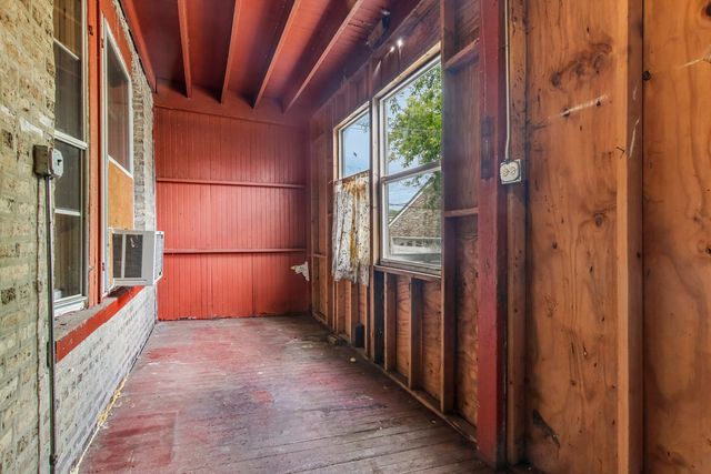 9605 S Winston Avenue, Chicago, IL 60643