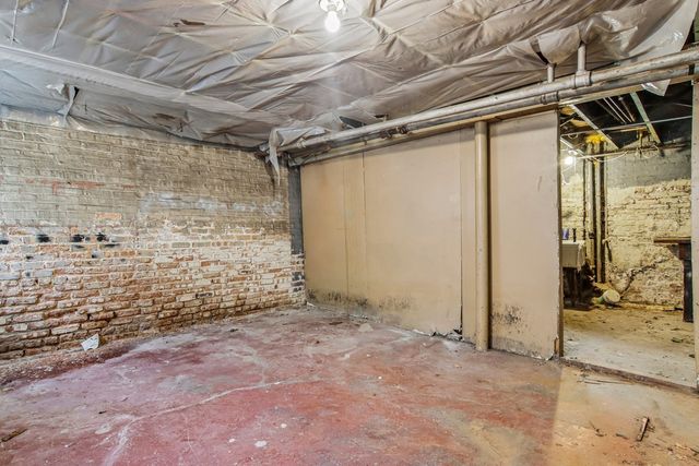 9605 S Winston Avenue, Chicago, IL 60643