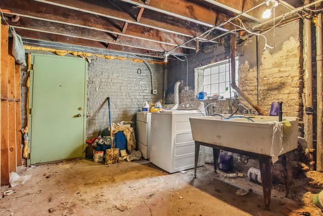 9605 S Winston Avenue, Chicago, IL 60643