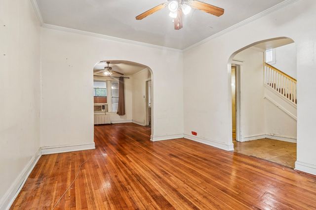 9605 S Winston Avenue, Chicago, IL 60643