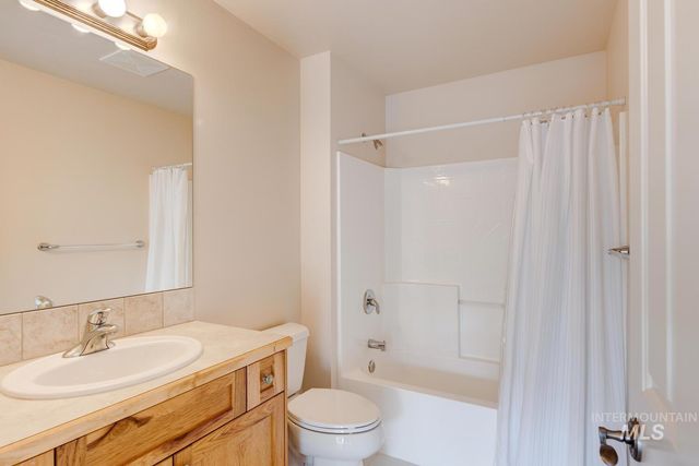 5855 W Farm Market Rd, Boise, ID 83714