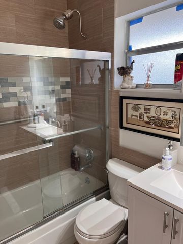 2131 NE 1ST Court 203, Boynton Beach, FL 33435