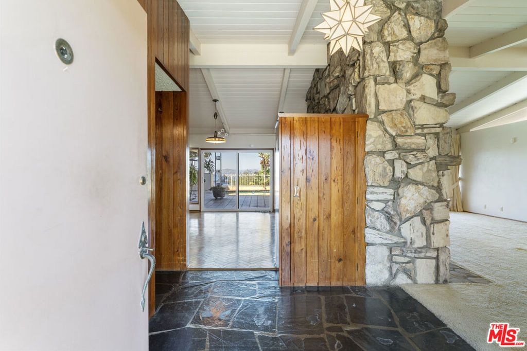 4555 Don Diego Drive, Los Angeles, CA 90008 — photo 3