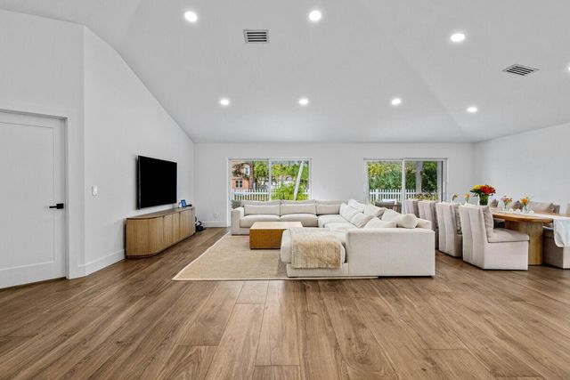 1123 Canoe Point, Delray Beach, FL 33444