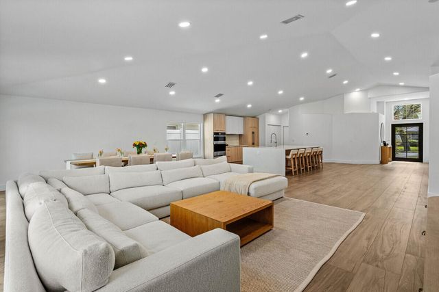 1123 Canoe Point, Delray Beach, FL 33444