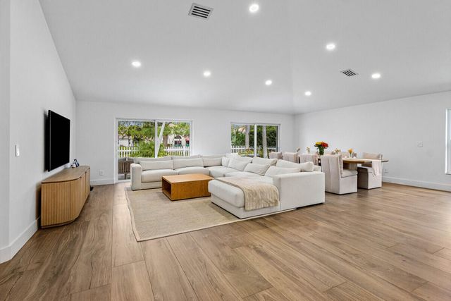 1123 Canoe Point, Delray Beach, FL 33444