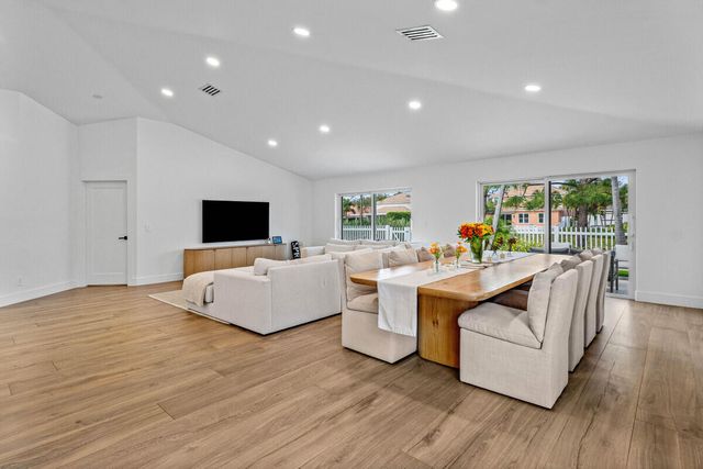 1123 Canoe Point, Delray Beach, FL 33444