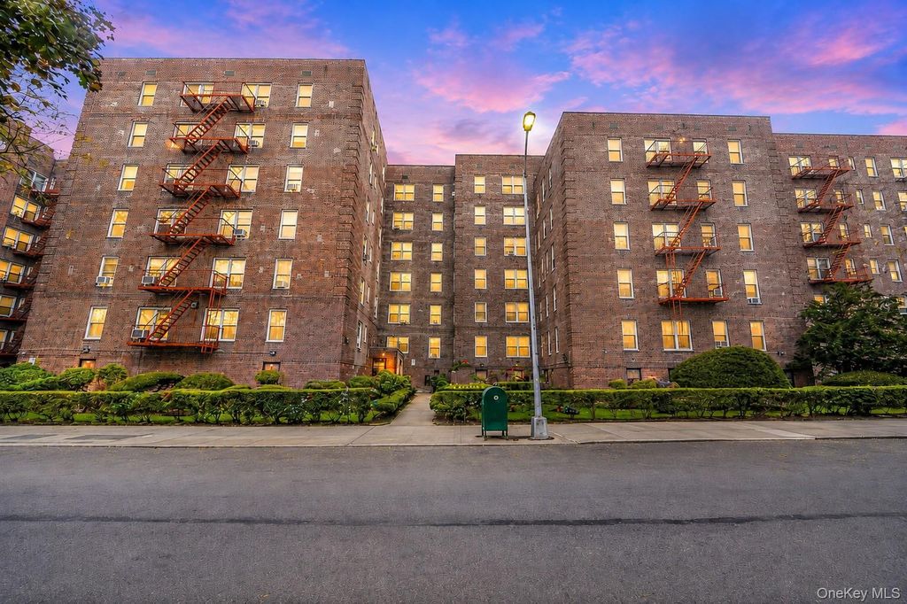 39-45 51St 5C, Woodside, NY 11377