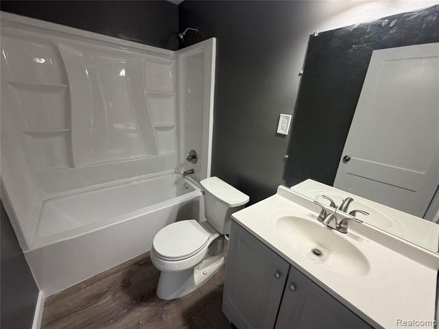 22301 Lange Street, Saint Clair Shores, MI 48080