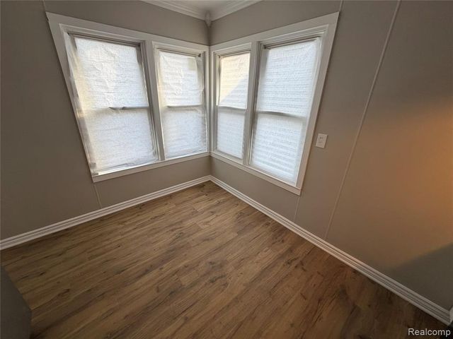 22301 Lange Street, Saint Clair Shores, MI 48080