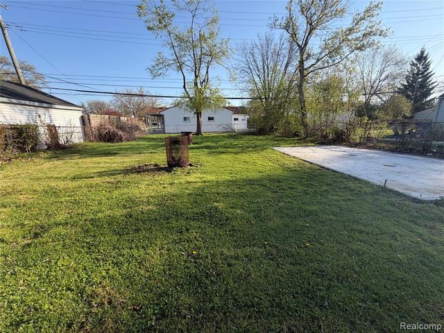 22301 Lange Street, Saint Clair Shores, MI 48080