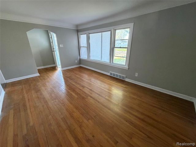 22301 Lange Street, Saint Clair Shores, MI 48080