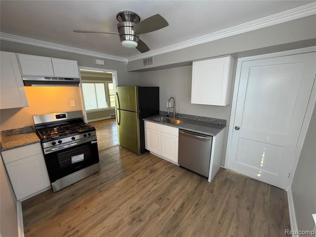 22301 Lange Street, Saint Clair Shores, MI 48080