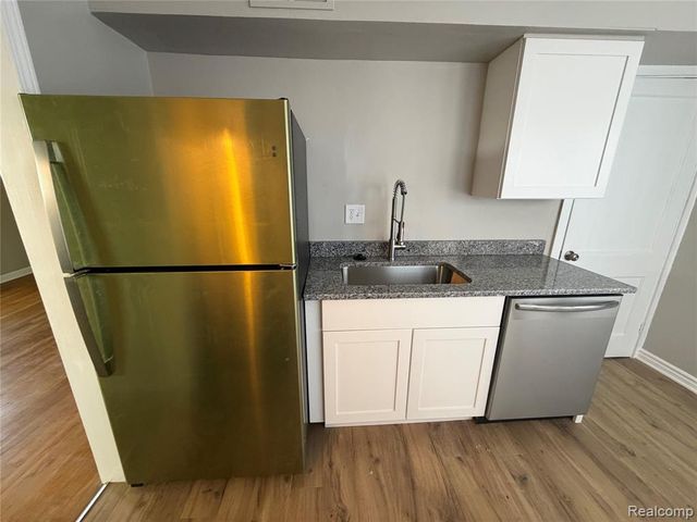 22301 Lange Street, Saint Clair Shores, MI 48080