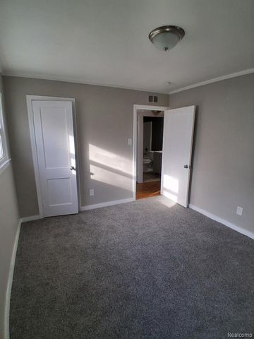 22301 Lange Street, Saint Clair Shores, MI 48080