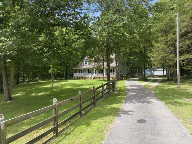 4860 Pyles Rd, Chapel Hill, TN 37034