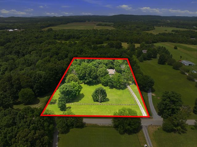 4860 Pyles Rd, Chapel Hill, TN 37034