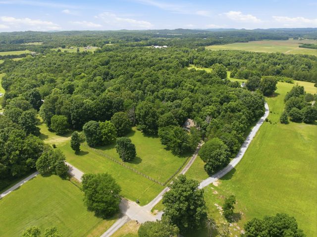 4860 Pyles Rd, Chapel Hill, TN 37034