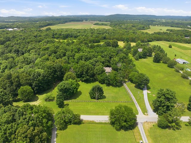 4860 Pyles Rd, Chapel Hill, TN 37034
