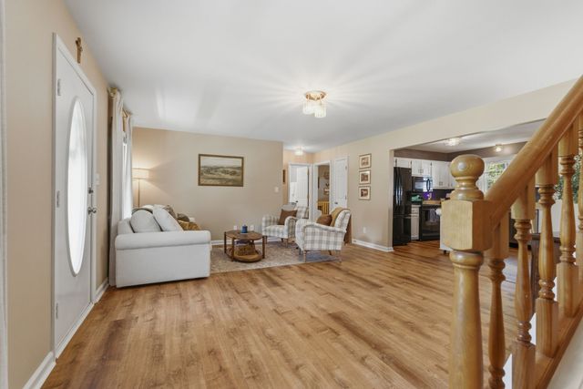 4860 Pyles Rd, Chapel Hill, TN 37034