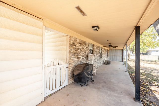 97 Wade Street, Nocona, TX 76255
