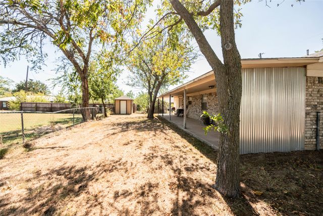 97 Wade Street, Nocona, TX 76255
