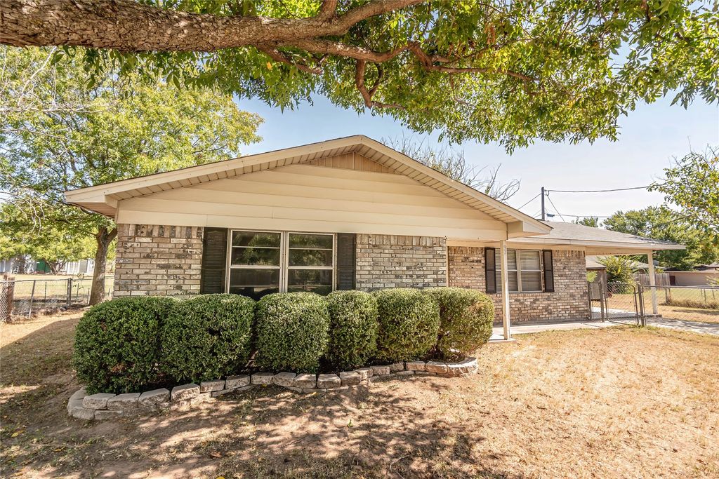 97 Wade Street, Nocona, TX 76255