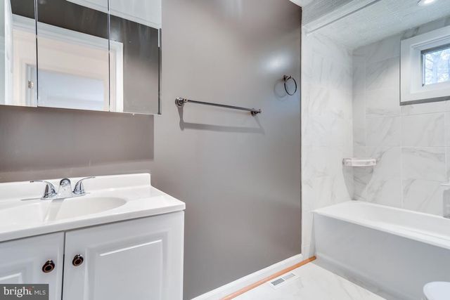 822 WARBURTON LN, Fort Washington, MD 20744