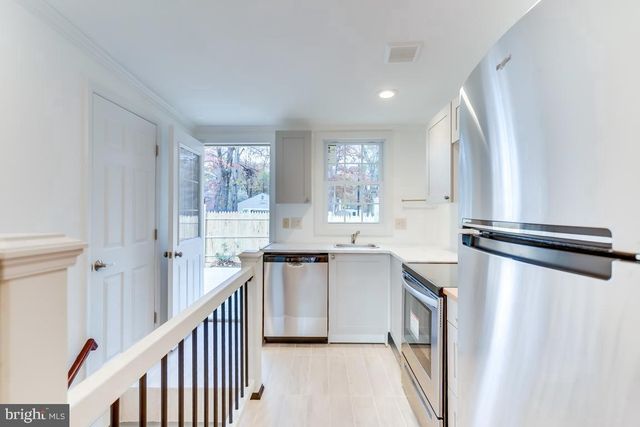 822 WARBURTON LN, Fort Washington, MD 20744