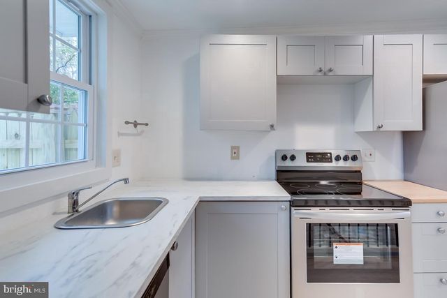 822 WARBURTON LN, Fort Washington, MD 20744