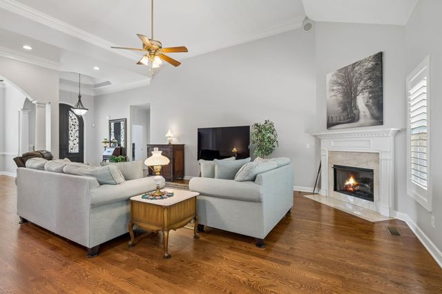 402 Five Oaks Blvd, Lebanon, TN 37087