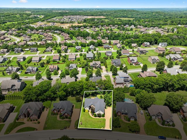 402 Five Oaks Blvd, Lebanon, TN 37087