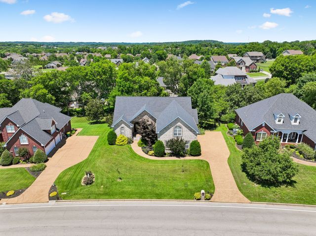 402 Five Oaks Blvd, Lebanon, TN 37087