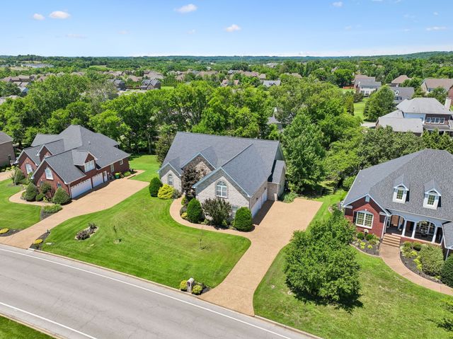 402 Five Oaks Blvd, Lebanon, TN 37087
