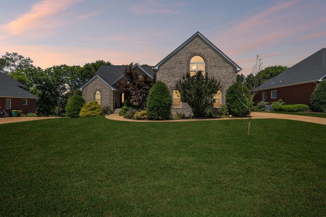 402 Five Oaks Blvd, Lebanon, TN 37087