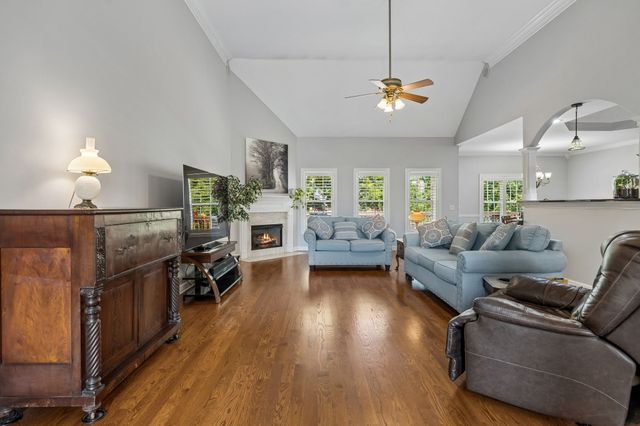 402 Five Oaks Blvd, Lebanon, TN 37087
