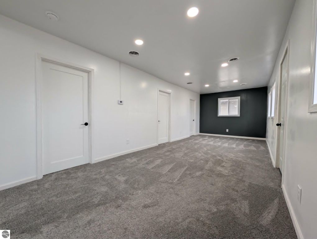 Image 13 of property listing at 5526 N State Road, Alma, MI 48801