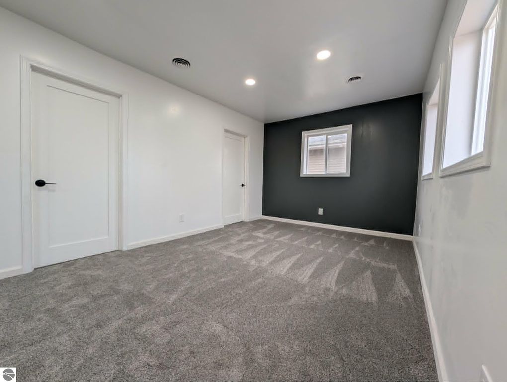 Image 15 of property listing at 5526 N State Road, Alma, MI 48801