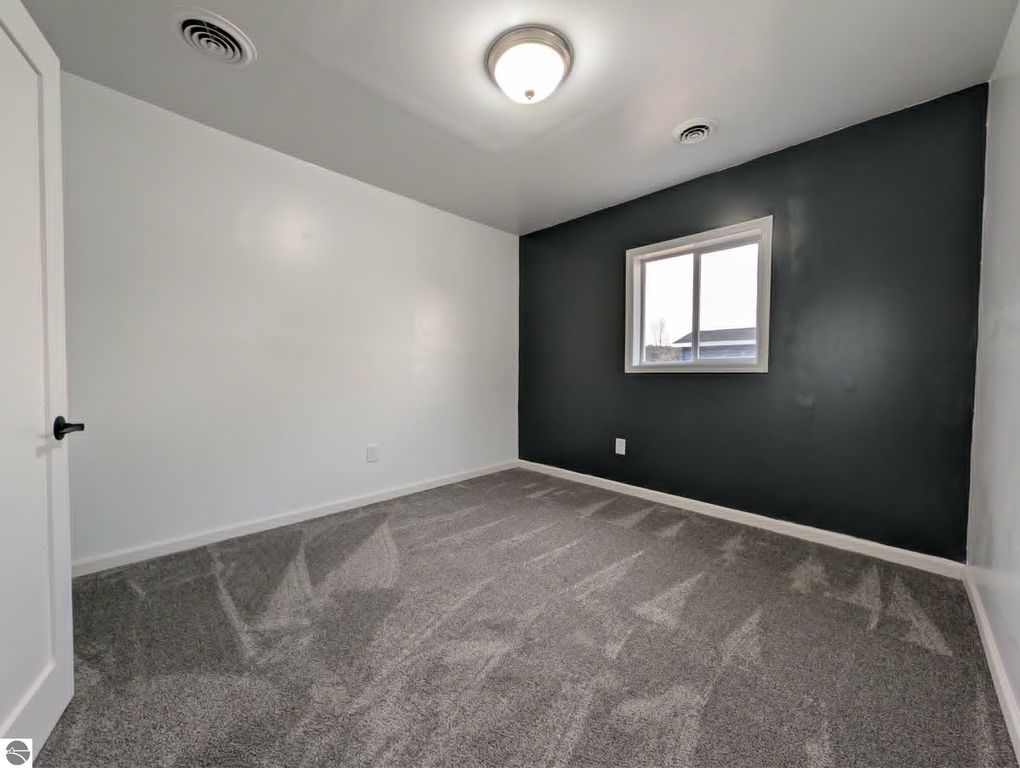 Image 16 of property listing at 5526 N State Road, Alma, MI 48801