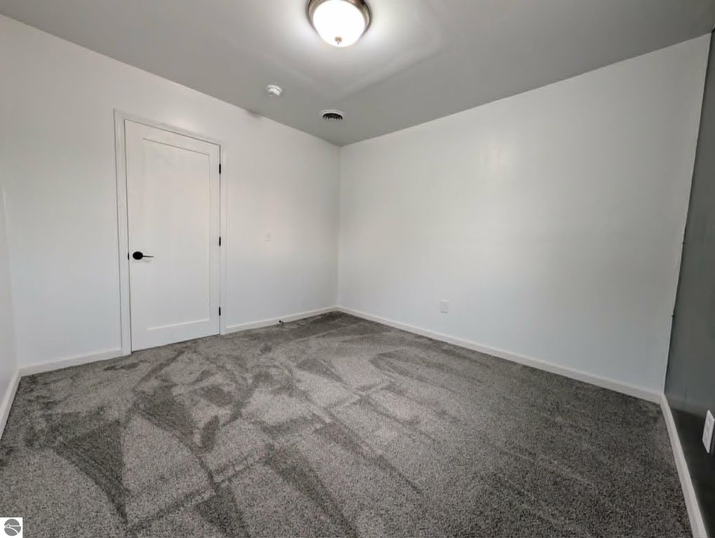 Image 17 of property listing at 5526 N State Road, Alma, MI 48801