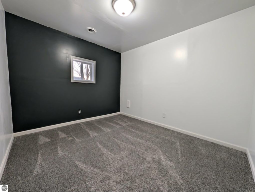 Image 19 of property listing at 5526 N State Road, Alma, MI 48801