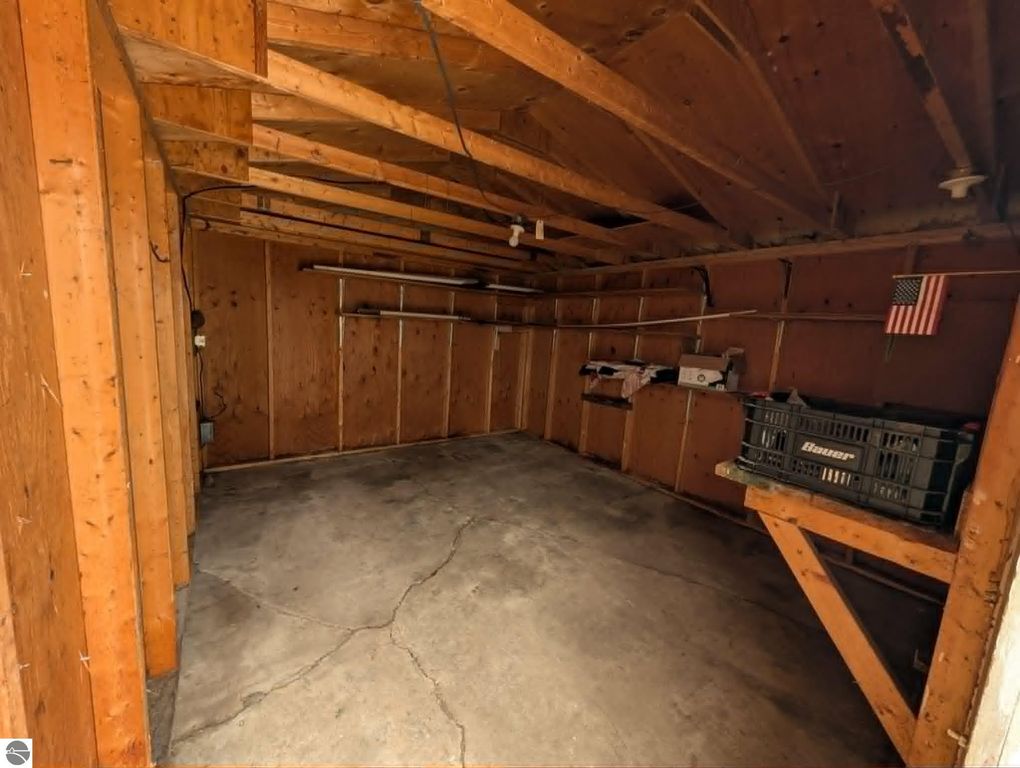 Image 6 of property listing at 5526 N State Road, Alma, MI 48801