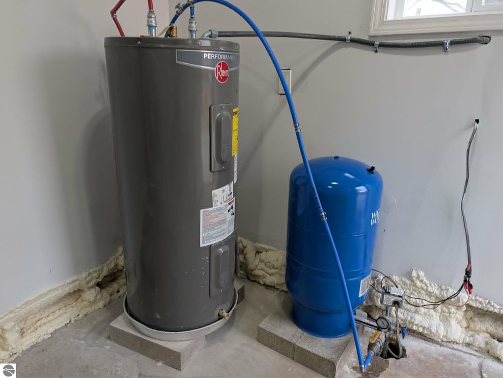 Image 8 of property listing at 5526 N State Road, Alma, MI 48801